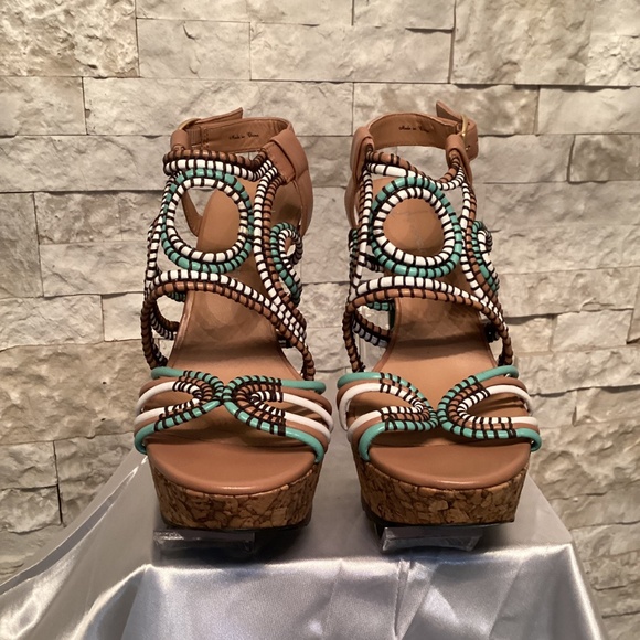 Lisa for Donald J. Pliner Danisa Platform Sandals - Picture 2 of 8